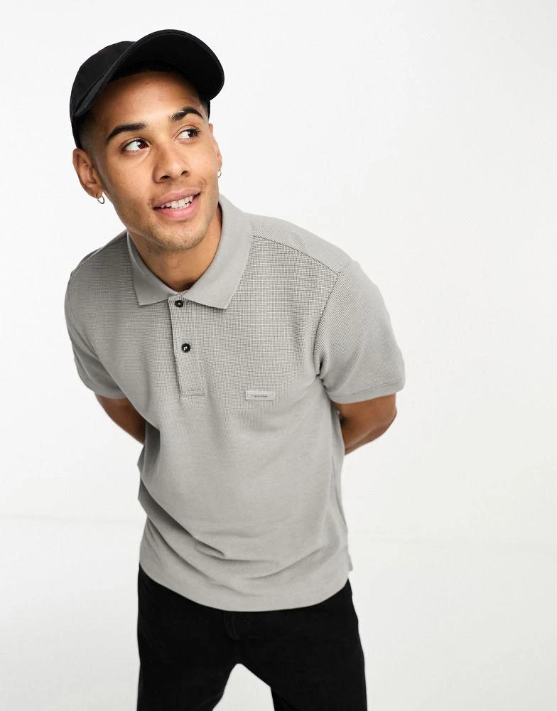 商品Calvin Klein|Calvin Klein textured two tone polo in grey,价格¥873,第1张图片