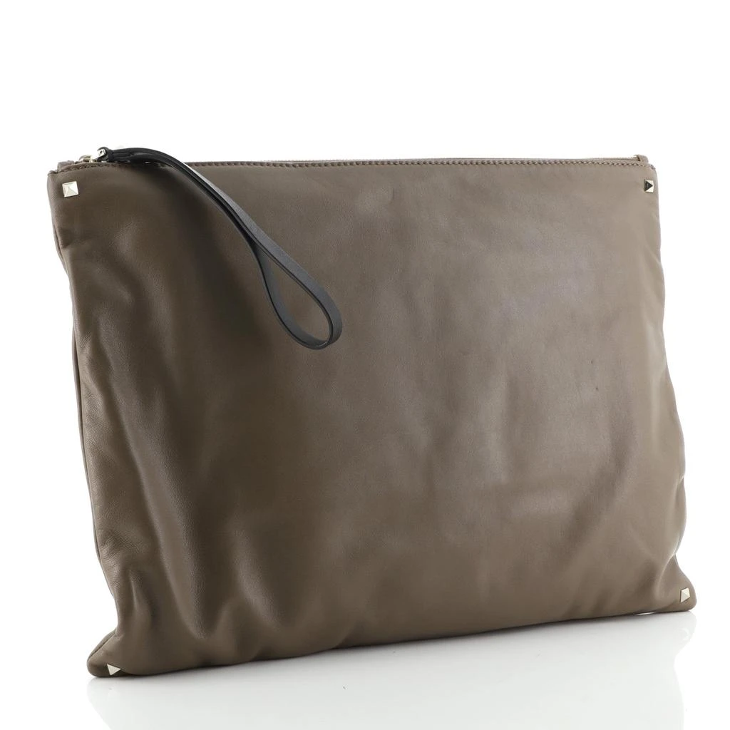 商品[二手商品] Valentino|Valentino Rockstud Wristlet Clutch Leather Oversized Brown,价格¥3912,第2张图片详细描述