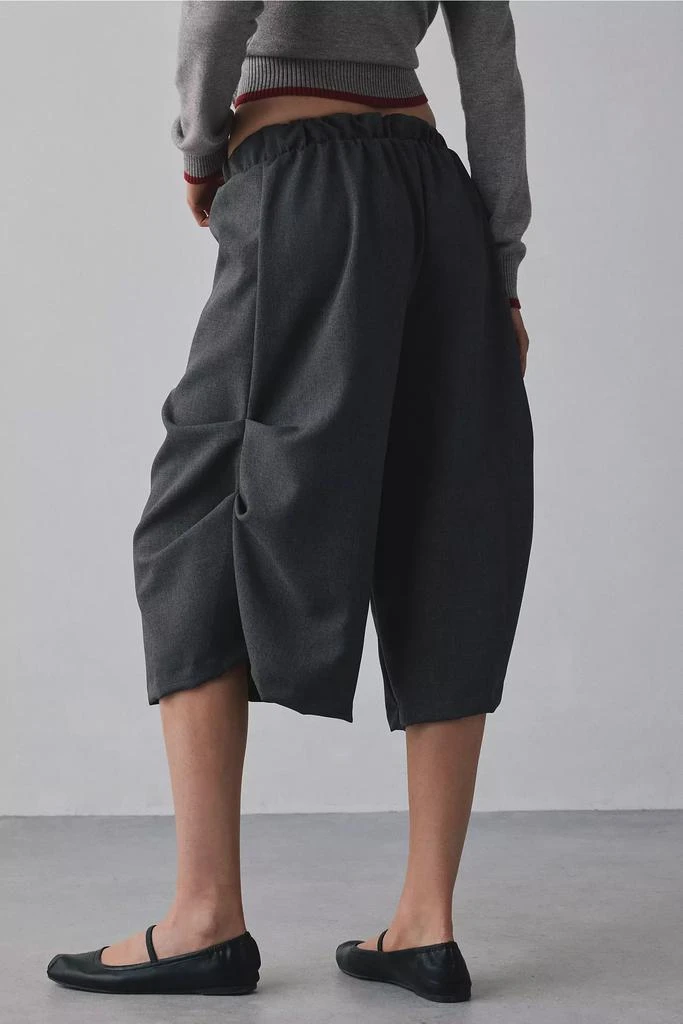 商品Urban Renewal|ReMADE By UO Remnants Ruched Crop Pant,价格¥382,第3张图片详细描述