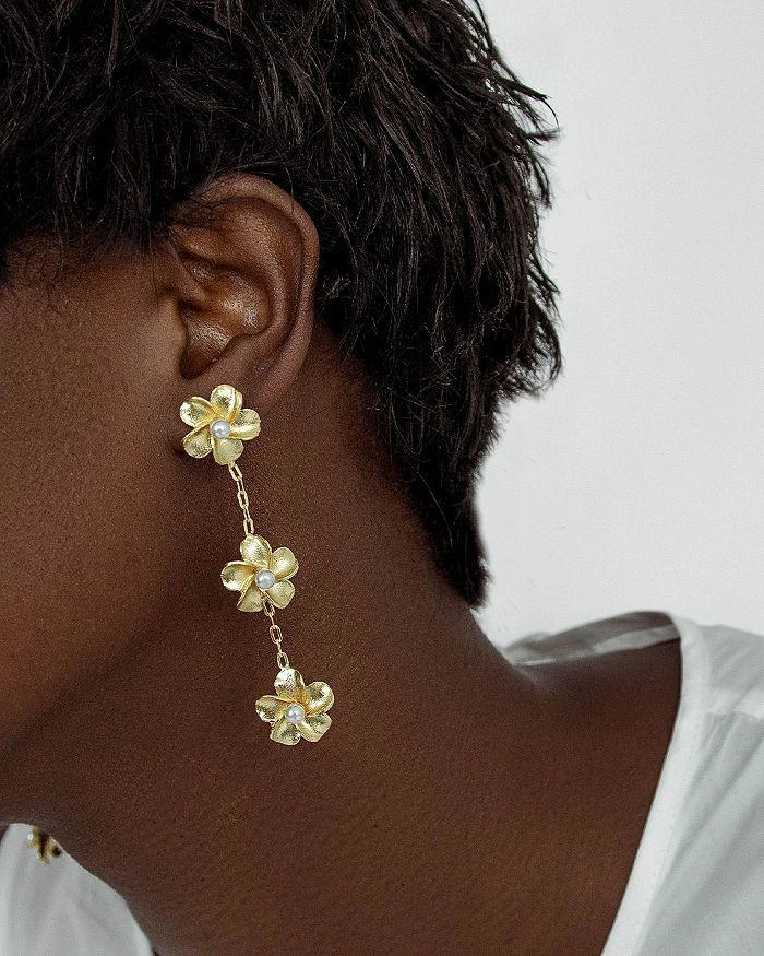 商品Shashi|Flower Drop Earrings,价格¥655,第2张图片详细描述
