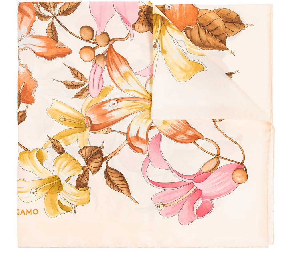 商品Salvatore Ferragamo|Silk shawl with floral motif,价格¥3102,第1张图片