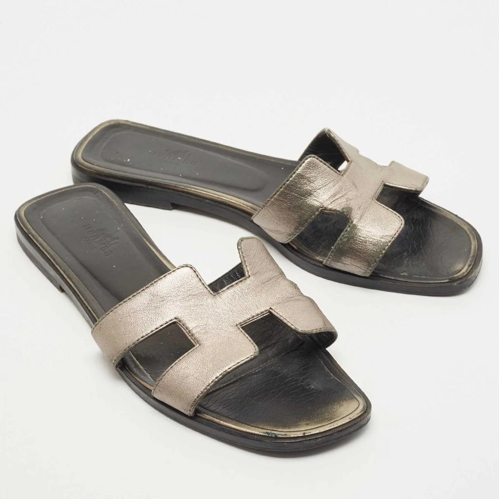 商品[二手商品] Hermes|Hermes Metallic Leather Oran Flat Slides Size 38.5 ,价格¥2105,第4张图片详细描述