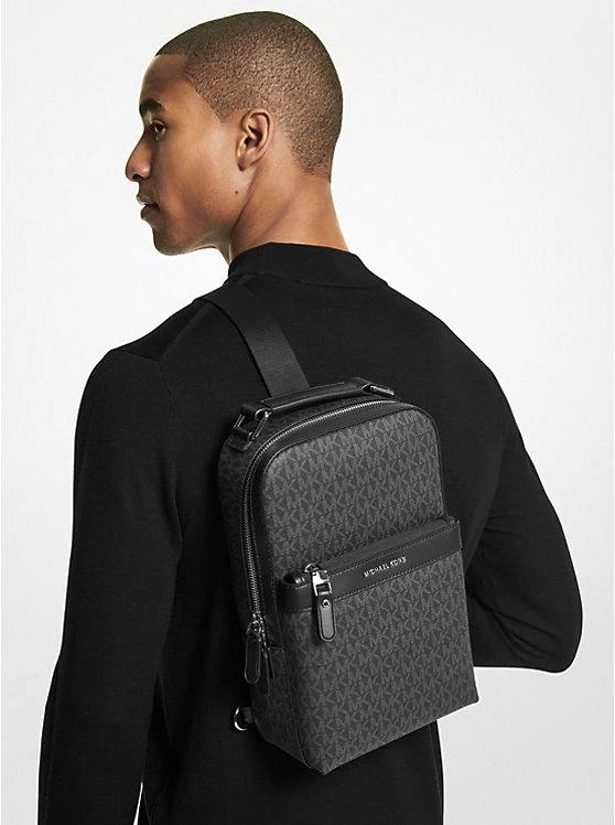 商品Michael Kors|Hudson Logo Sling Pack,价格¥2628,第3张图片详细描述