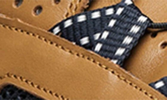 Techsonic Leather Advanced Sneaker 商品