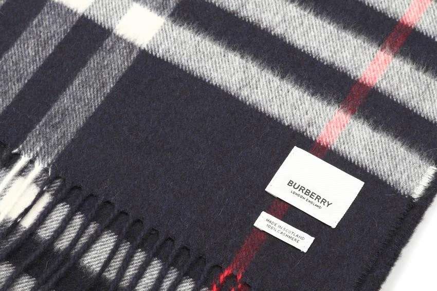商品Burberry|经典格纹山羊绒围巾,价格¥4760,第5张图片详细描述