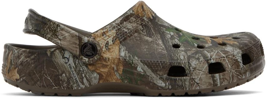 商品Crocs|Khaki Realtree EDGE Edition Classic Clogs,价格¥476,第1张图片