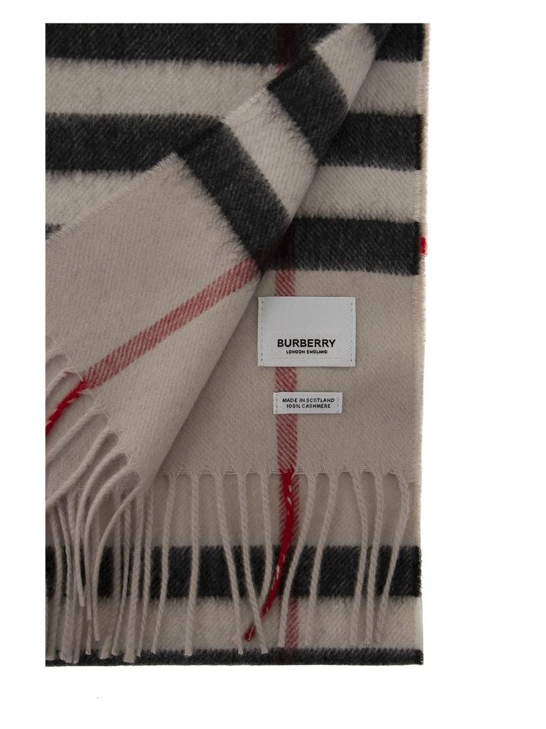 商品Burberry|Burberry The Classic Check Cashmere Scarf,价格¥2711,第3张图片详细描述