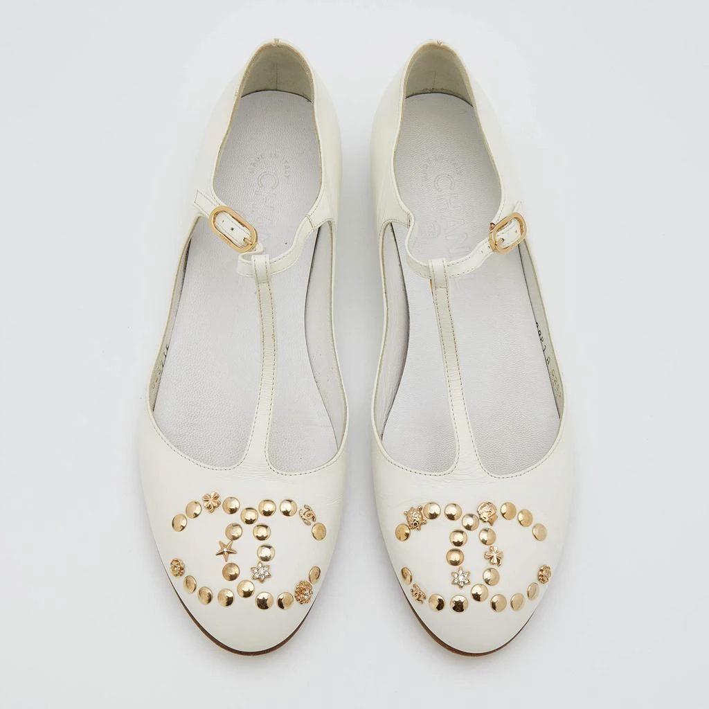 商品[二手商品] Chanel|Chanel White Leather CC Embellished T Strap Ballet Flats Size 38,价格¥4246,第3张图片详细描述