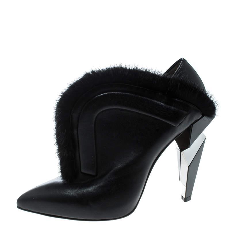 商品[二手商品] Fendi|Fendi Monochrome Leather and Fur Trimmed V Neck Ankle Boots Size 38,价格¥3331,第4张图片详细描述