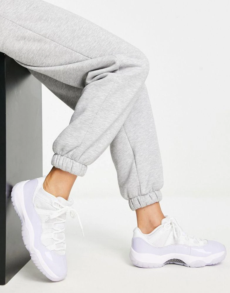 商品Jordan|Jordan Air 11 Retro Low  trainers in white and purple,价格¥1088,第3张图片详细描述