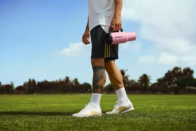商品Stanley|Messi x Stanley 1913 Collection 40 oz. Quencher ProTour Flip Straw Tumbler,价格¥451,第4张图片详细描述