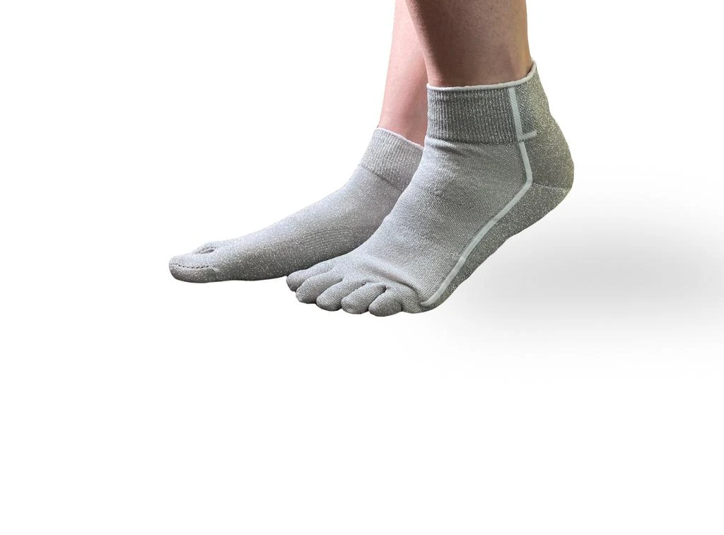 商品amr-fashion|ANTIPAST lurex finger socks,价格¥738,第2张图片详细描述