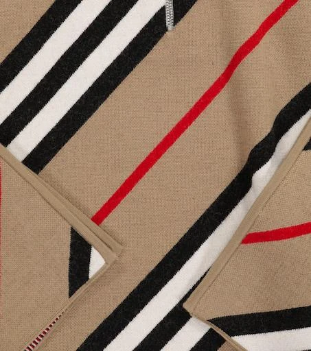 商品Burberry|Icon Stripe 羊毛混纺披肩,价格¥3104,第3张图片详细描述