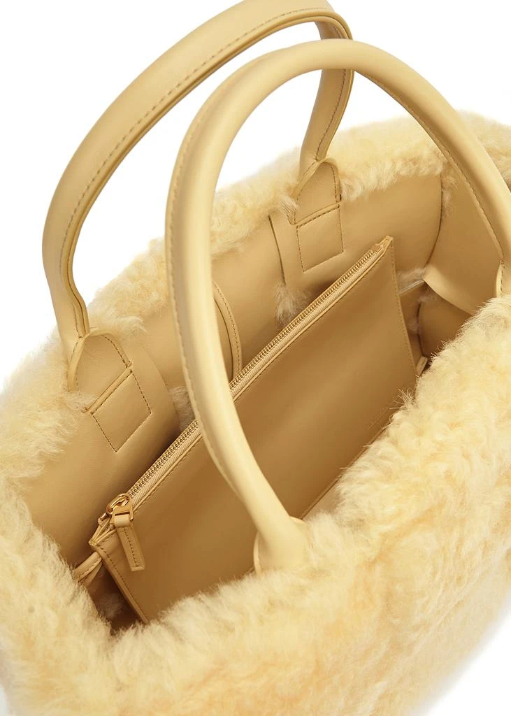 商品Bottega Veneta|Arco Intrecciato small yellow shearling tote,价格¥15068,第4张图片详细描述
