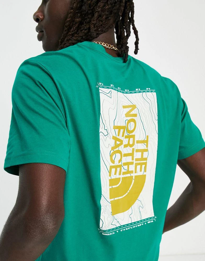 商品The North Face|The North Face Vertical Topographic back print t-shirt in green Exclusive at ASOS,价格¥203,第1张图片