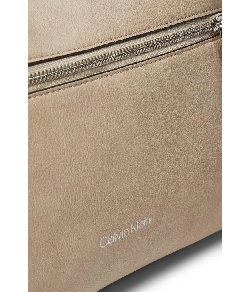 商品Calvin Klein|Lola Novelty Crossbody,价格¥731,第4张图片详细描述