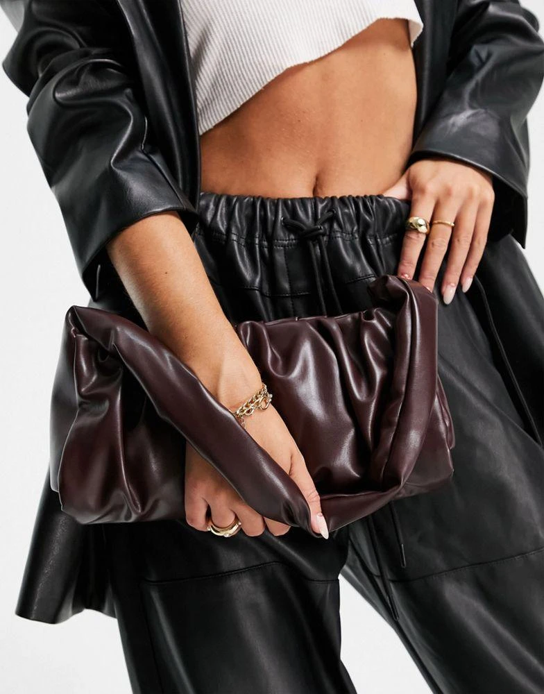 商品ASOS|ASOS DESIGN shoulder bag  with ruched detail in chocolate brown ,价格¥75,第3张图片详细描述