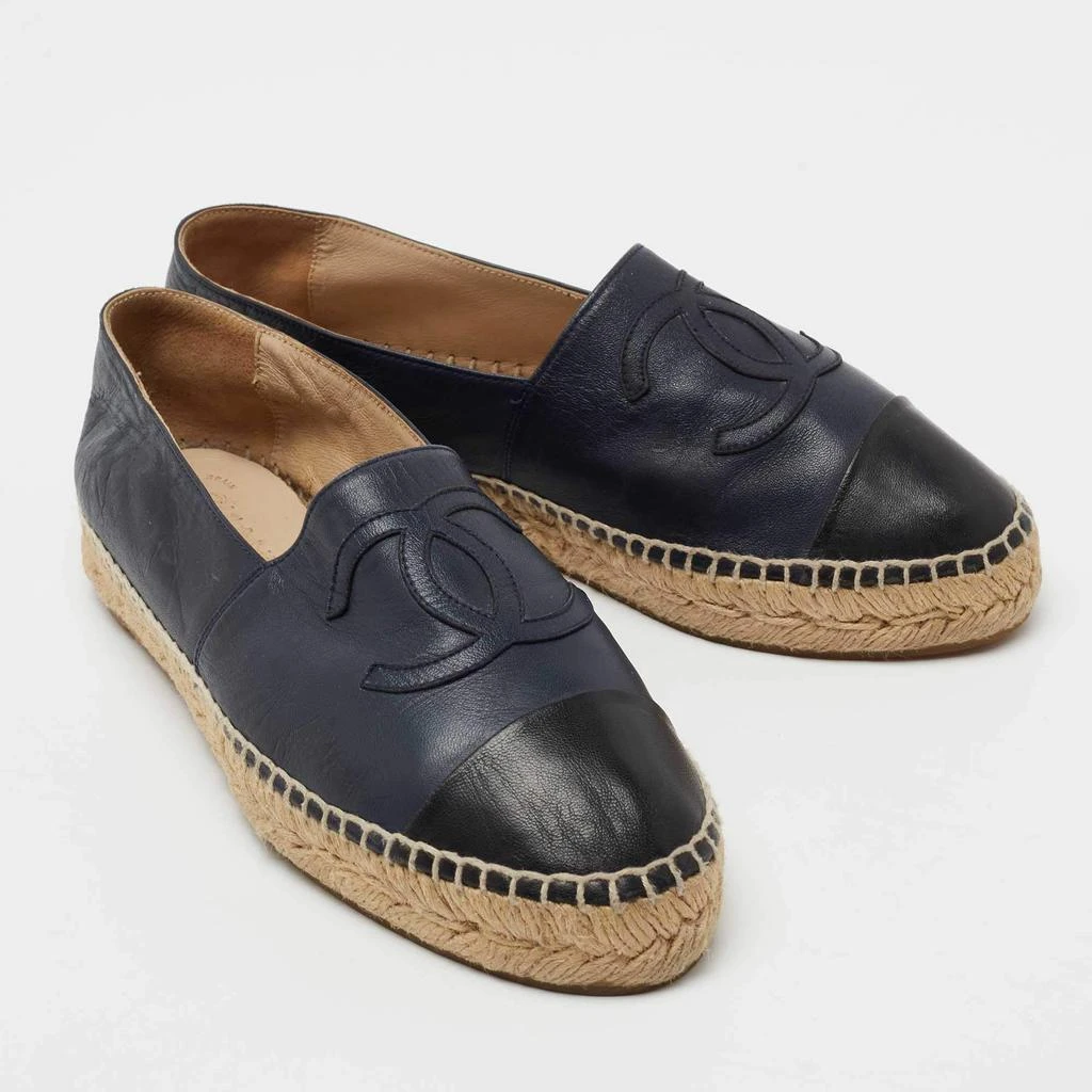 商品[二手商品] Chanel|Chanel Navy Blue/Black Leather Cap Toe CC Espadrille Flats Size 38,价格¥3851,第4张图片详细描述