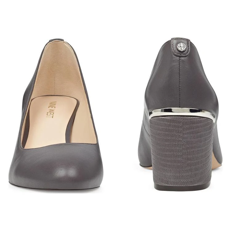 Astor Almond Toe Dress Pumps 商品