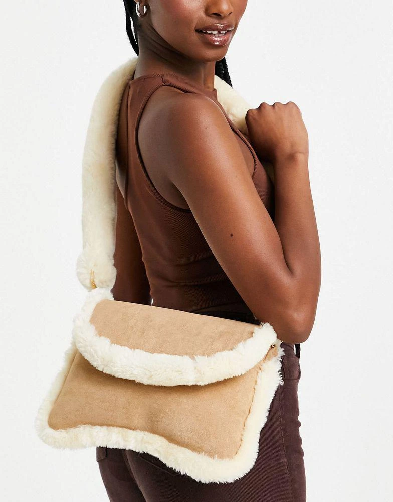 商品ASOS|ASOS DESIGN cross body messenger bag in faux shearling ,价格¥102,第3张图片详细描述