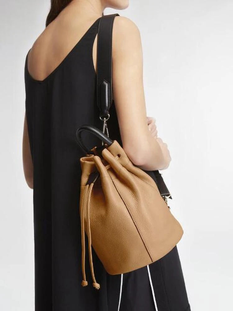 商品DKNY|SMALL CONVERTIBLE SLING BUCKET BAG,价格¥1510,第2张图片详细描述