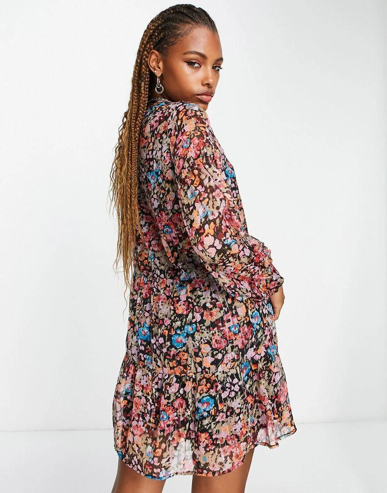 商品VERO MODA|Vero Moda long sleeve floaty v neck mini dress in floral print,价格¥175,第2张图片详细描述
