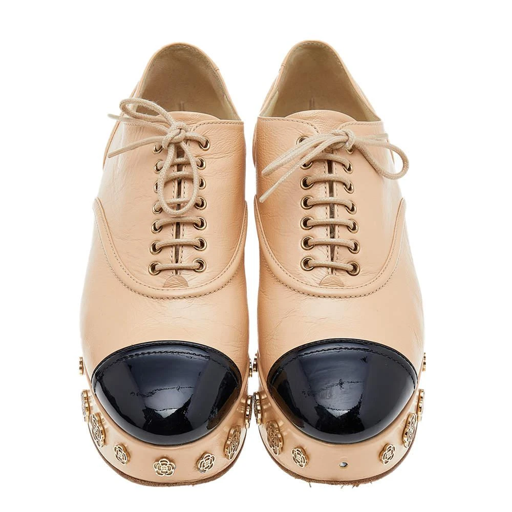 商品[二手商品] Chanel|Chanel Beige-Black Patent And Leather Camellia Platform Sneakers Size 39.5,价格¥3597,第3张图片详细描述