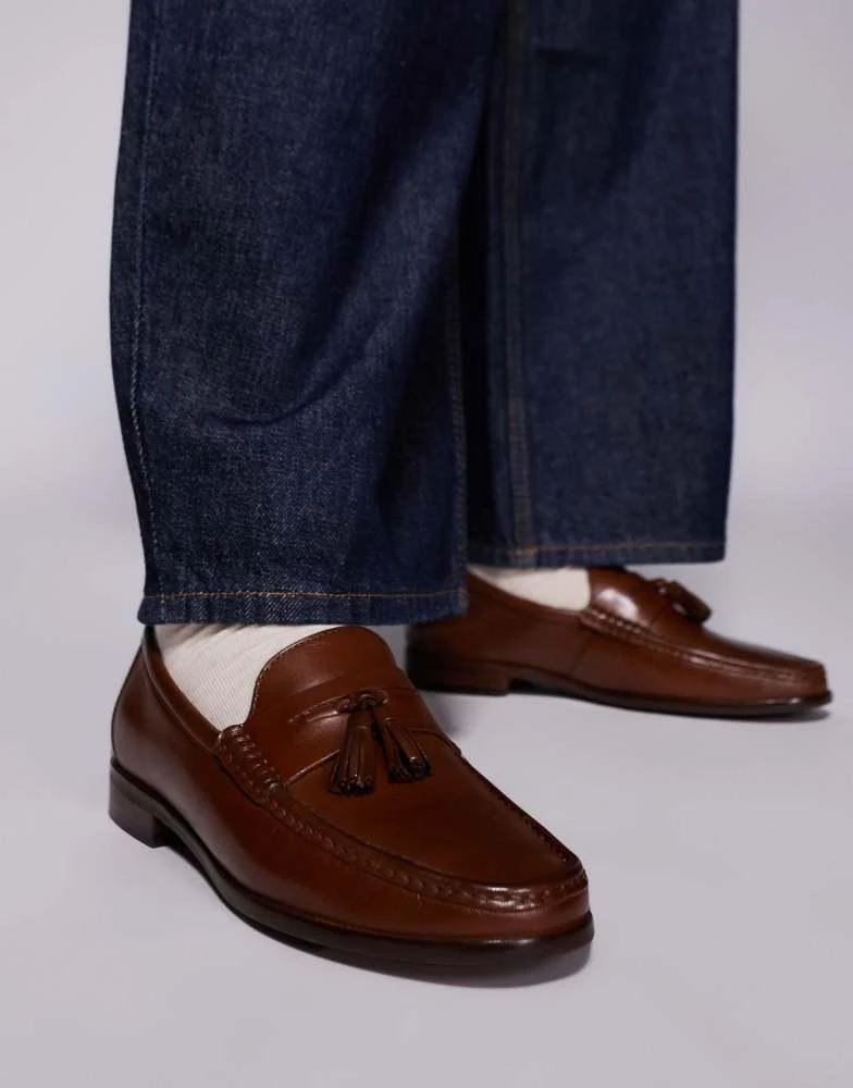 商品WALK LONDON|Walk London Tino tassel loafer in tan leather,价格¥835,第1张图片
