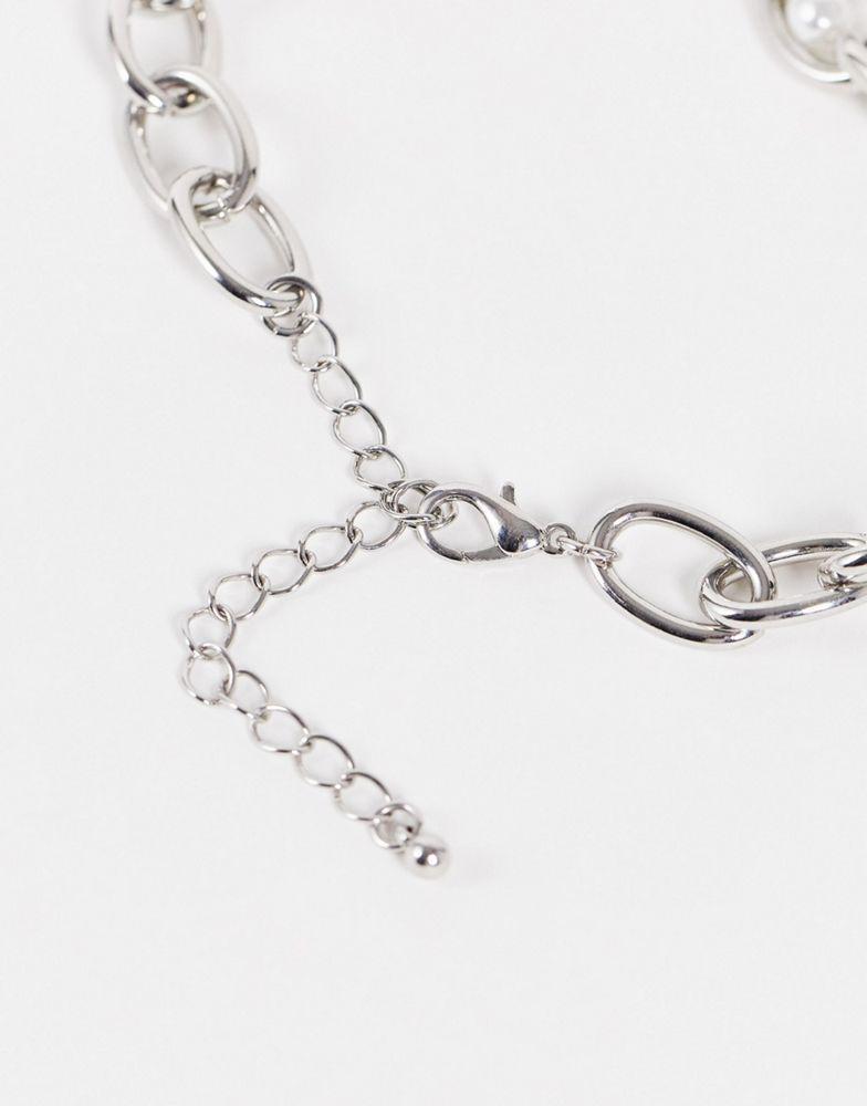 商品Reclaimed Vintage|Reclaimed Vintage inspired chunky necklace in faux pearl and silver,价格¥85,第6张图片详细描述