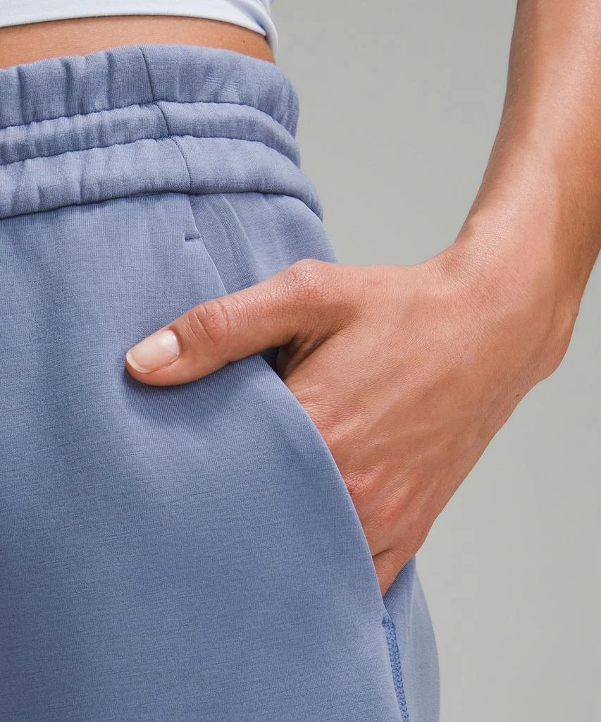 Softstreme High-Rise Short 4" 商品