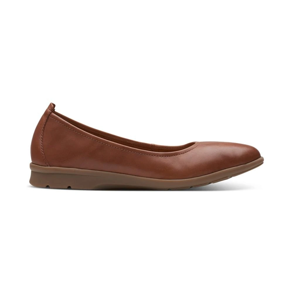 商品Clarks|Women's Jenette Ease Round-Toe Slip-On Flats,价格¥331,第2张图片详细描述