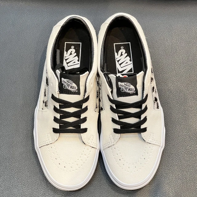 【韩国直邮|包邮包税】万斯[VANS] Sk8-Low # Soft Suede # 男女共用 运动鞋 # marshmallow/dalmatian (VN0A4UUKB7R) 商品