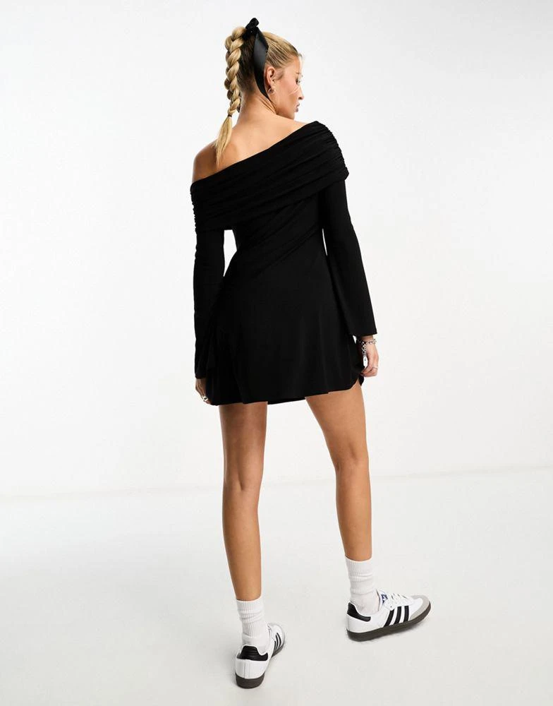 商品ASOS|ASOS DESIGN ruched slash neck cold shoulder mini dress in black,价格¥254,第4张图片详细描述
