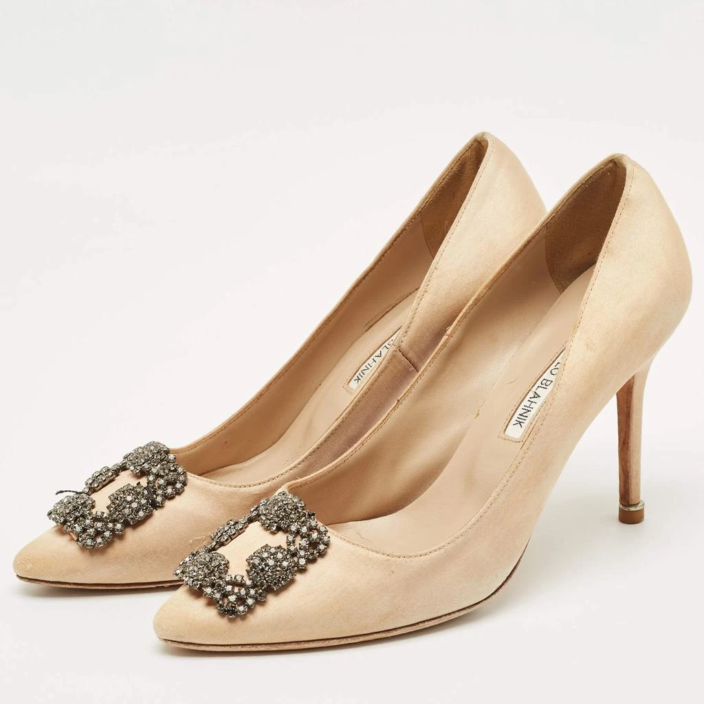 商品[二手商品] Manolo Blahnik|Manolo Blahnik Beige Satin Hangisi Crystal Embellished Pumps Size 41,价格¥4105,第2张图片详细描述