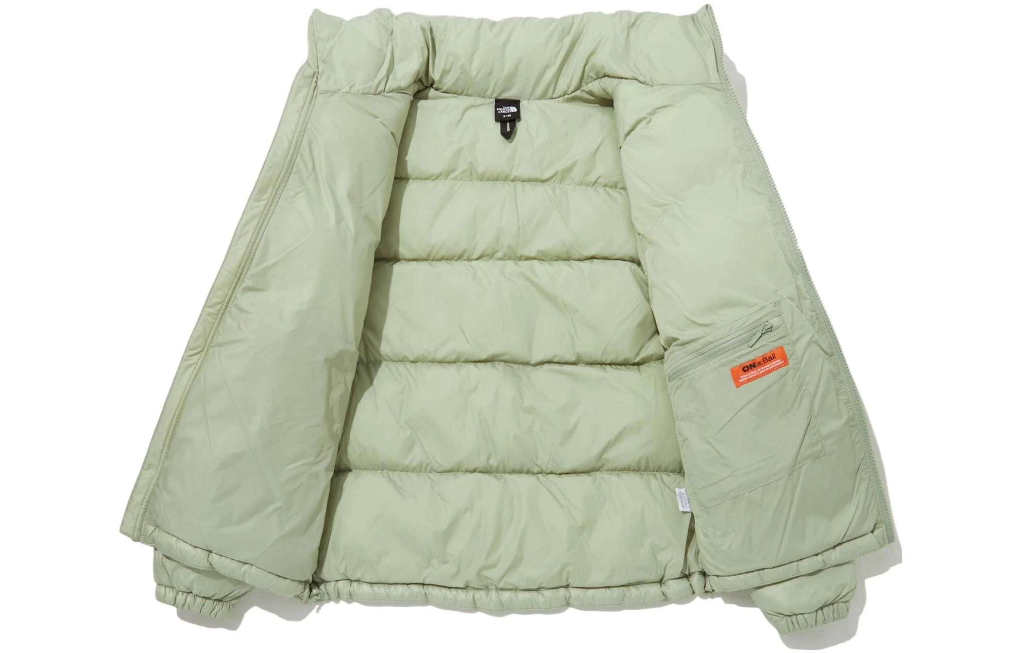 商品[国内直发] The North Face|[预售3天]北面/ FW23 Nuptse ON BALL 科技面料 纯色立领可收纳连帽面包 棉服 女款 绿色,价格¥1129,第4张图片详细描述