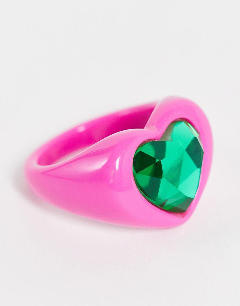 商品ASOS|ASOS DESIGN Curve ring in heart shape with emerald green jewel in hot pink plastic,价格¥27,第6张图片详细描述