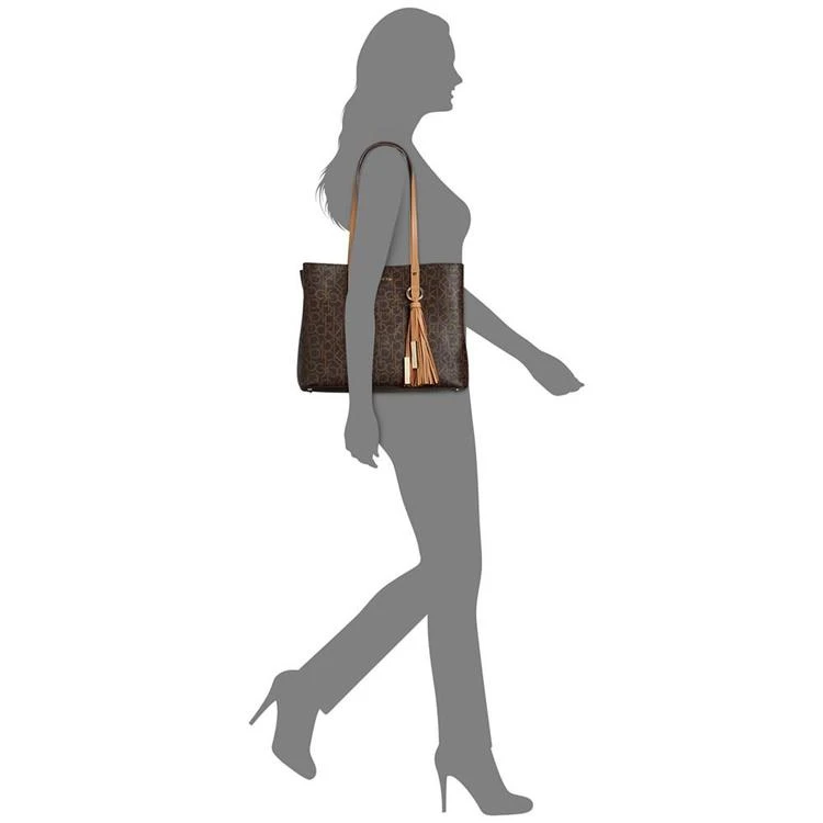 商品Calvin Klein|Maggie Signature Tote,价格¥702,第2张图片详细描述