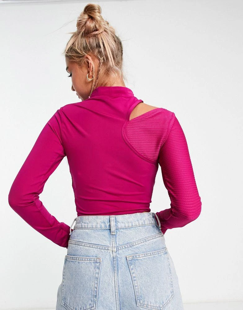 商品NIKE|Nike Naomi Osaka asymmetric long sleeve top in dynamic berry,价格¥337,第2张图片详细描述