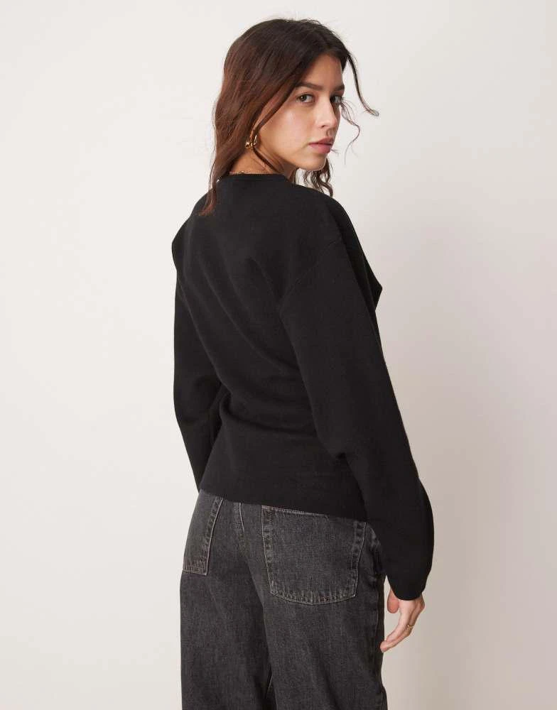 商品GINA TRICOT|Gina Tricot sculpt shaped knit button up cardigan in black,价格¥400,第4张图片详细描述