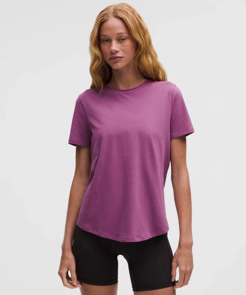 Love Curved-Hem Crewneck T-Shirt 商品