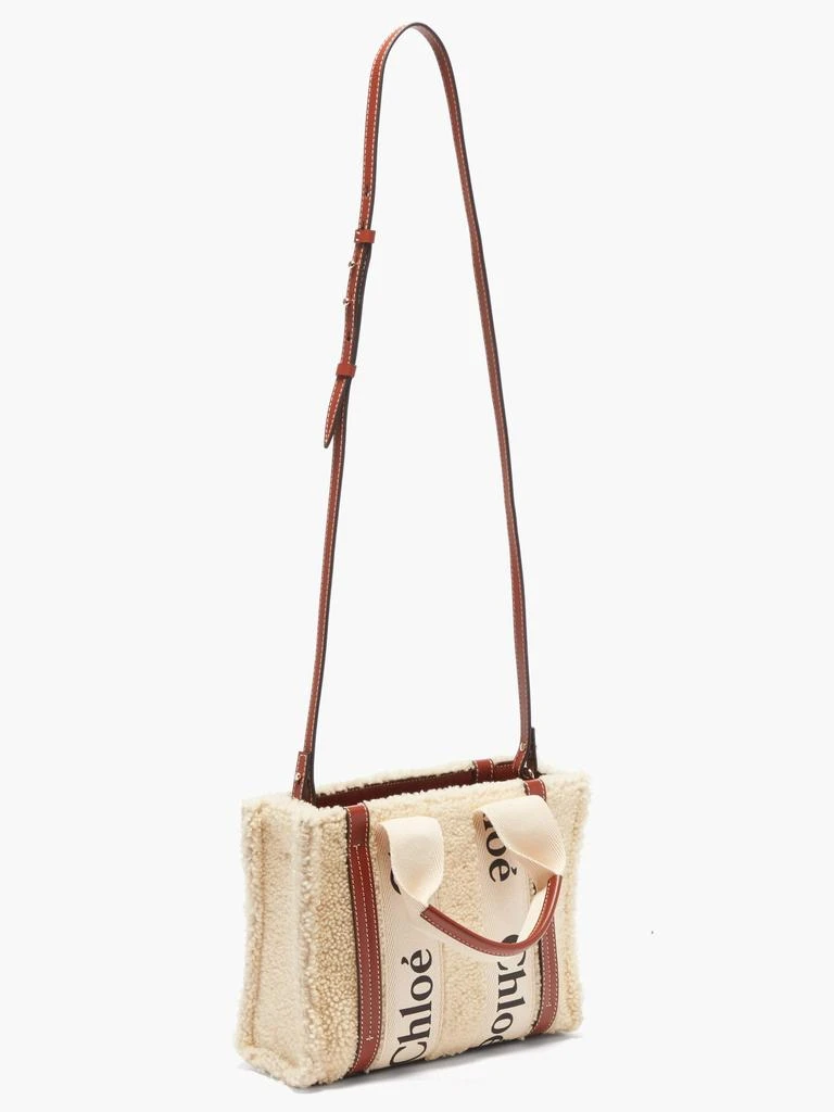 商品Chloé|Woody small shearling and leather cross-body bag,价格¥12785,第4张图片详细描述