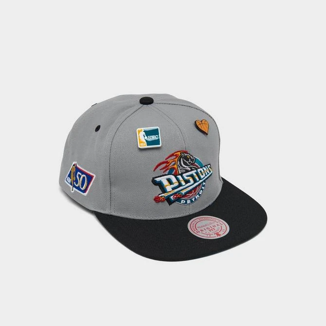商品Mitchell and Ness|Mitchell & Ness Detroit Pistons NBA Pin Hardwood Classics Snapback Hat,价格¥149,第2张图片详细描述