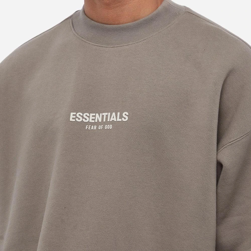 商品Essentials|Fear of God ESSENTIALS Logo Long Sleeve Fleece Sweat - Desert Taupe,价格¥396,第5张图片详细描述