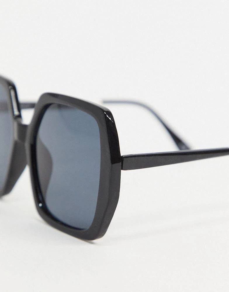 商品ASOS|ASOS DESIGN oversized 70s sunglasses in shiny black,价格¥96,第3张图片详细描述