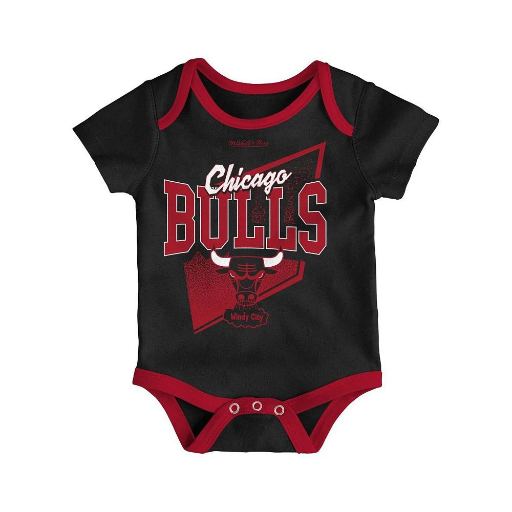 商品Mitchell & Ness|Infant Boys and Girls Black, Red Chicago Bulls Hardwood Classics Bodysuits and Cuffed Knit Hat Set,价格¥301,第3张图片详细描述