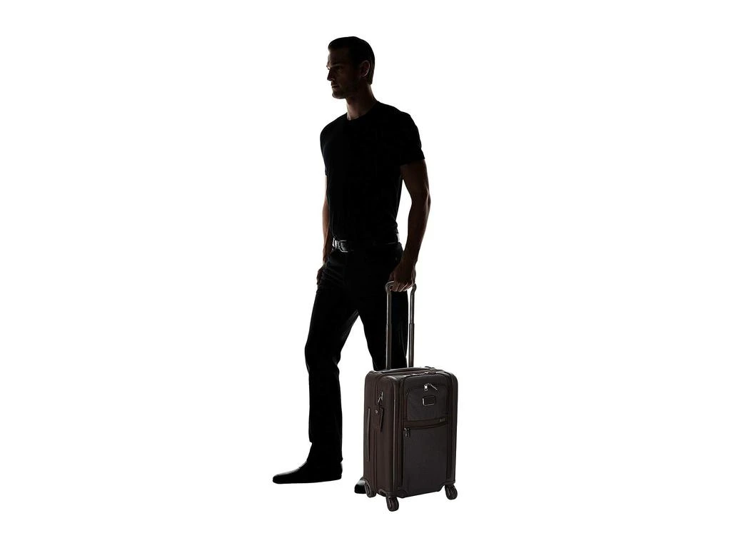 Alpha 3 International Dual Access 4 Wheeled Carry-On 商品