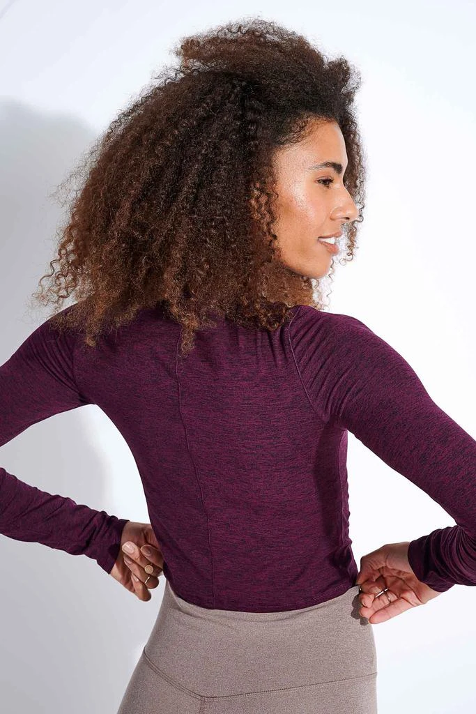 商品Girlfriend Collective|ReSet Cropped Long Sleeve - Plum,价格¥509,第3张图片详细描述