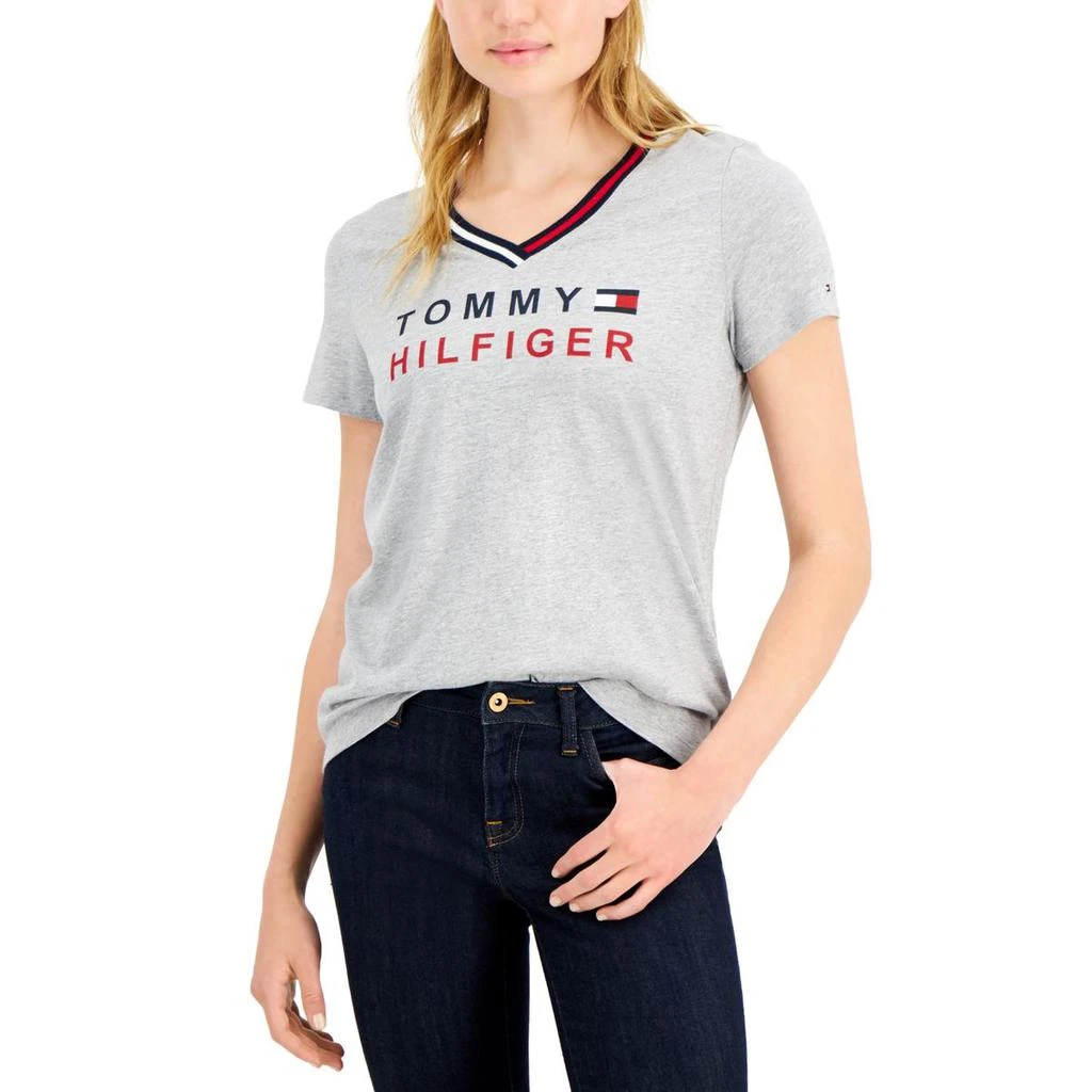 商品Tommy Hilfiger|Tommy Hilfiger Womens V-Neck Logo T-Shirt,价格¥115,第2张图片详细描述