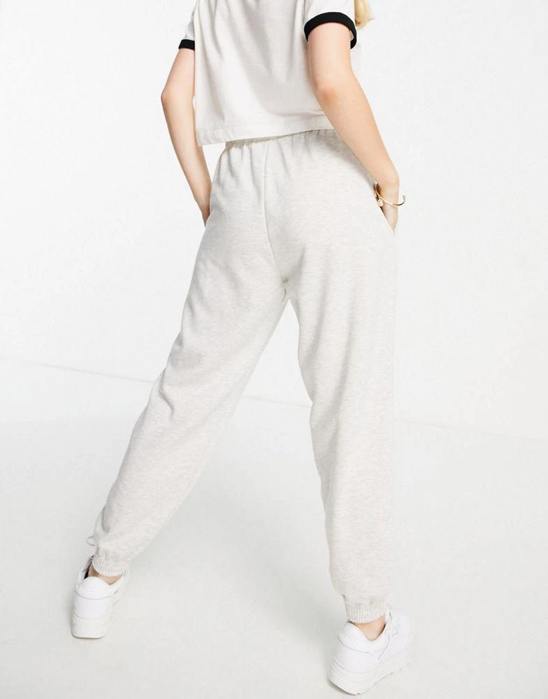 商品Topshop|Topshop Petite oversized 90s joggers in grey,价格¥142,第2张图片详细描述