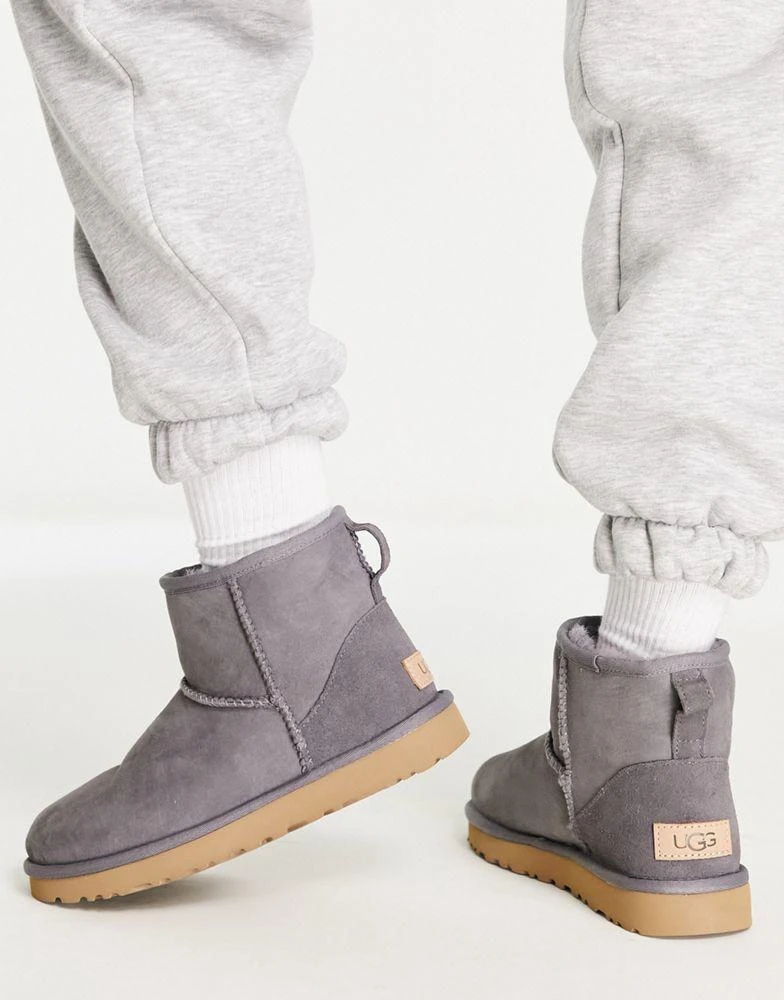 商品UGG|UGG Classic Mini II boots in dark grey,价格¥1046,第4张图片详细描述